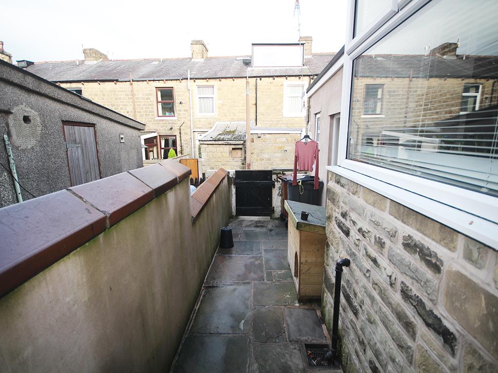 2 bedroom mid terrace house To Let in Barnoldswick - IMG_0203.jpg